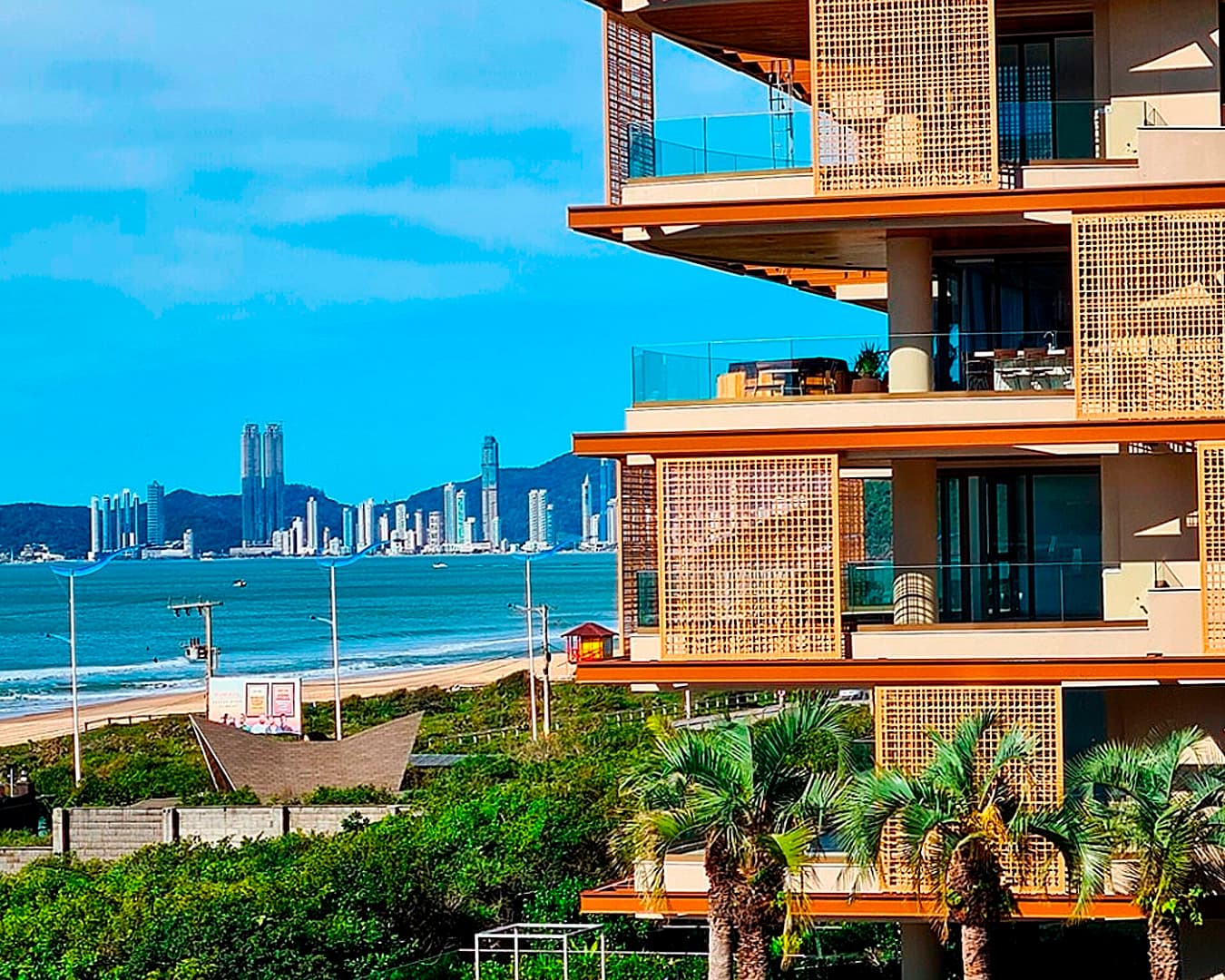 Praia Brava, em Itajaí, vista da encosta