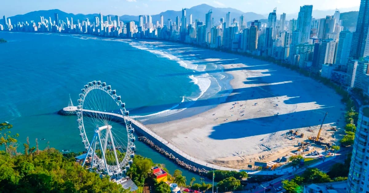 Skyline de Balneário Camboriú visto da orla