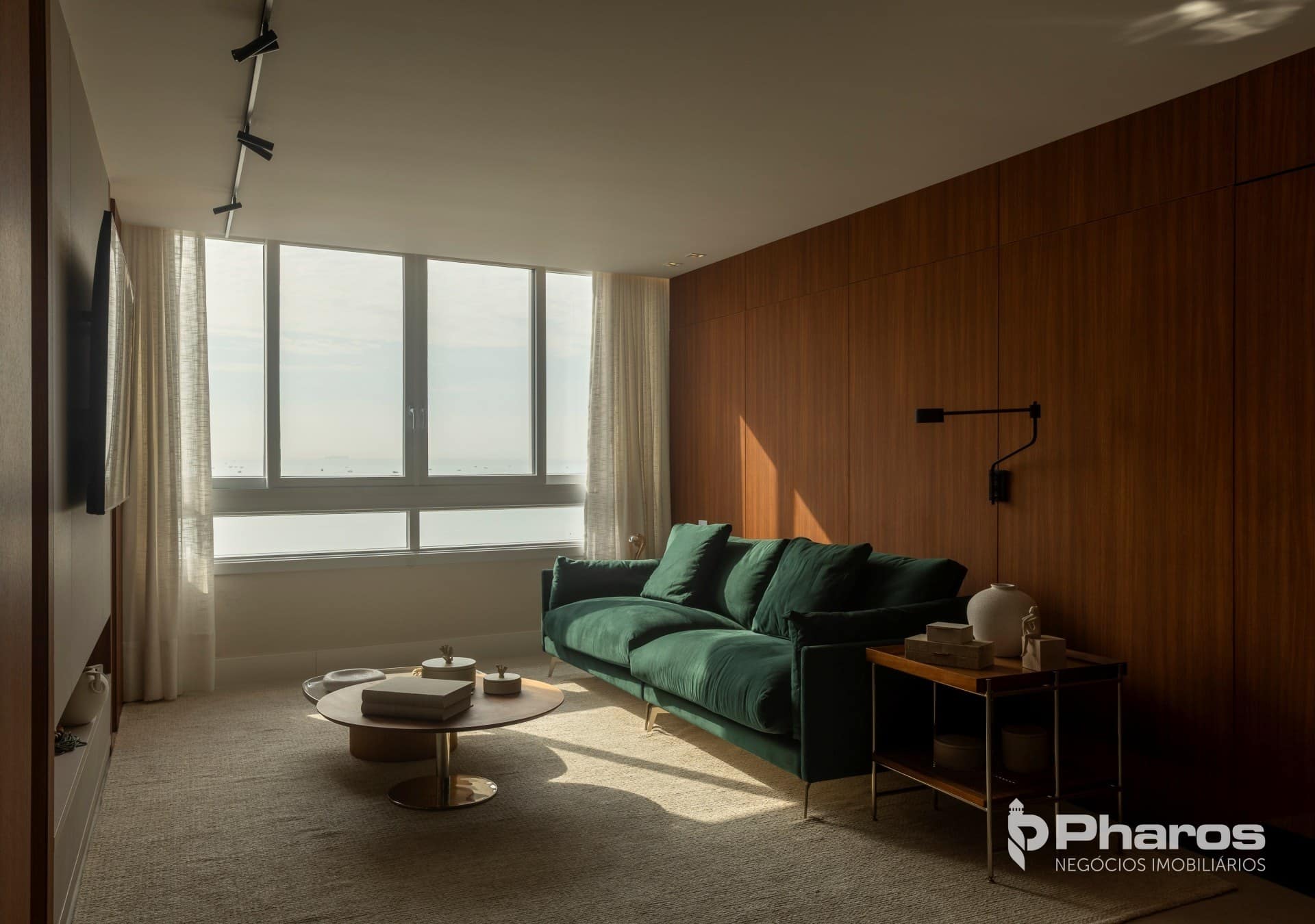 Apartamento Finamente Mobiliado e Decorado Frente Mar com 4 Suítes no Centro de Balneário Camboriú | Edifício Imperador