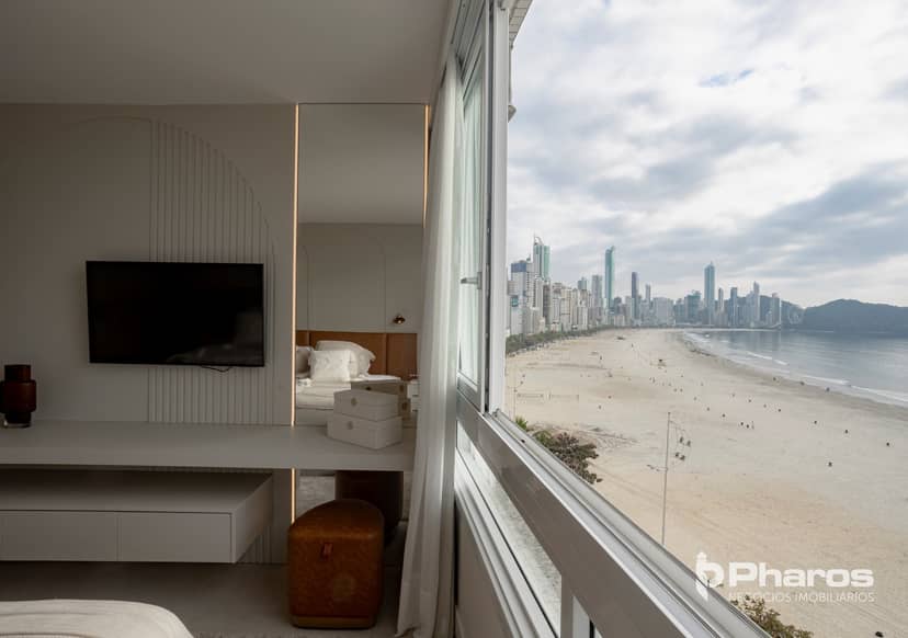 Apartamento Finamente Mobiliado e Decorado Frente Mar com 4 Suítes no Centro de Balneário Camboriú | Edifício Imperador - Foto 9