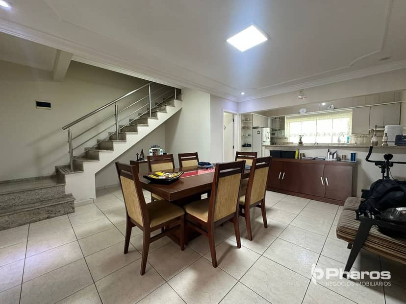 Sobrado Triplex com 3 Dormitórios no Municípios em Balneário Camboriú - Foto 5