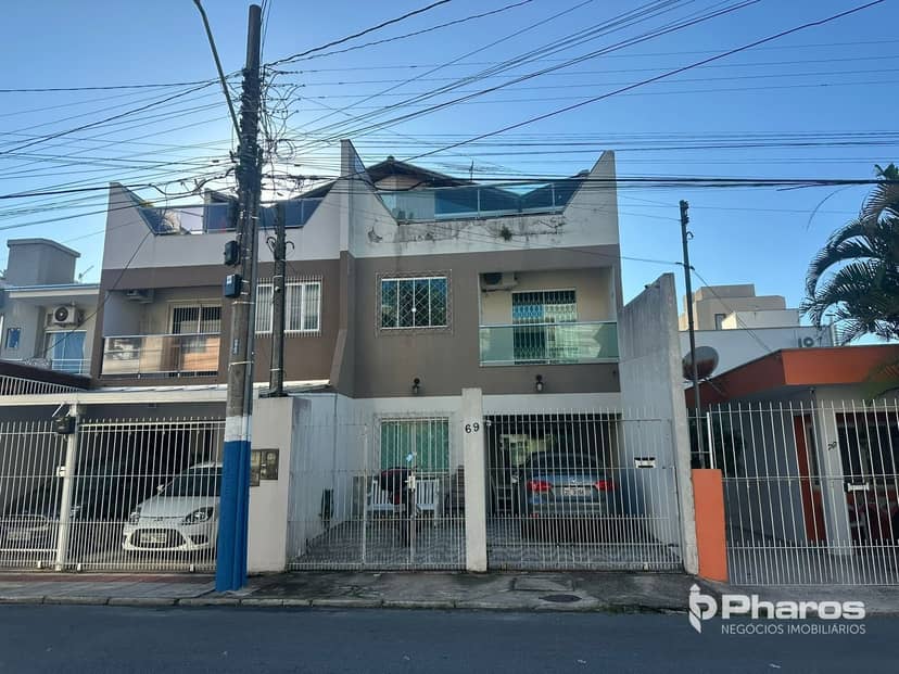 Sobrado Triplex com 3 Dormitórios no Municípios em Balneário Camboriú - Foto 7