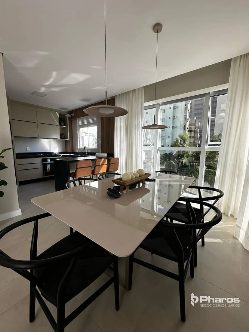 Apartamento com 2 Suítes e 2 Vagas Próximo à Praia Central | Edifício Granada - Foto 1