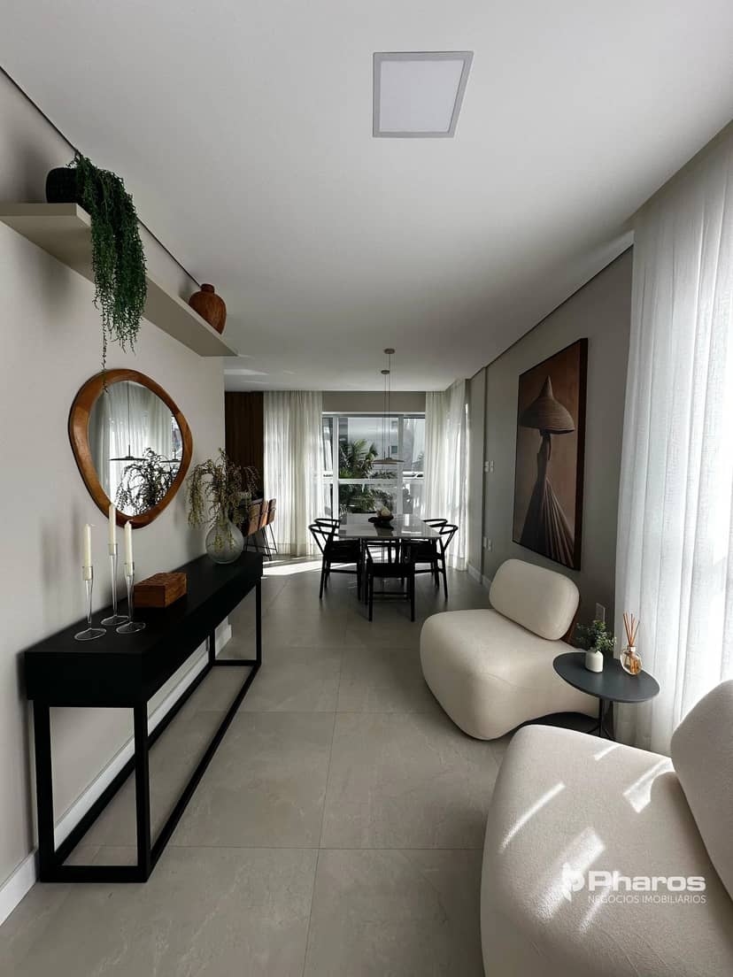 Apartamento com 2 Suítes e 2 Vagas Próximo à Praia Central | Edifício Granada - Foto 2