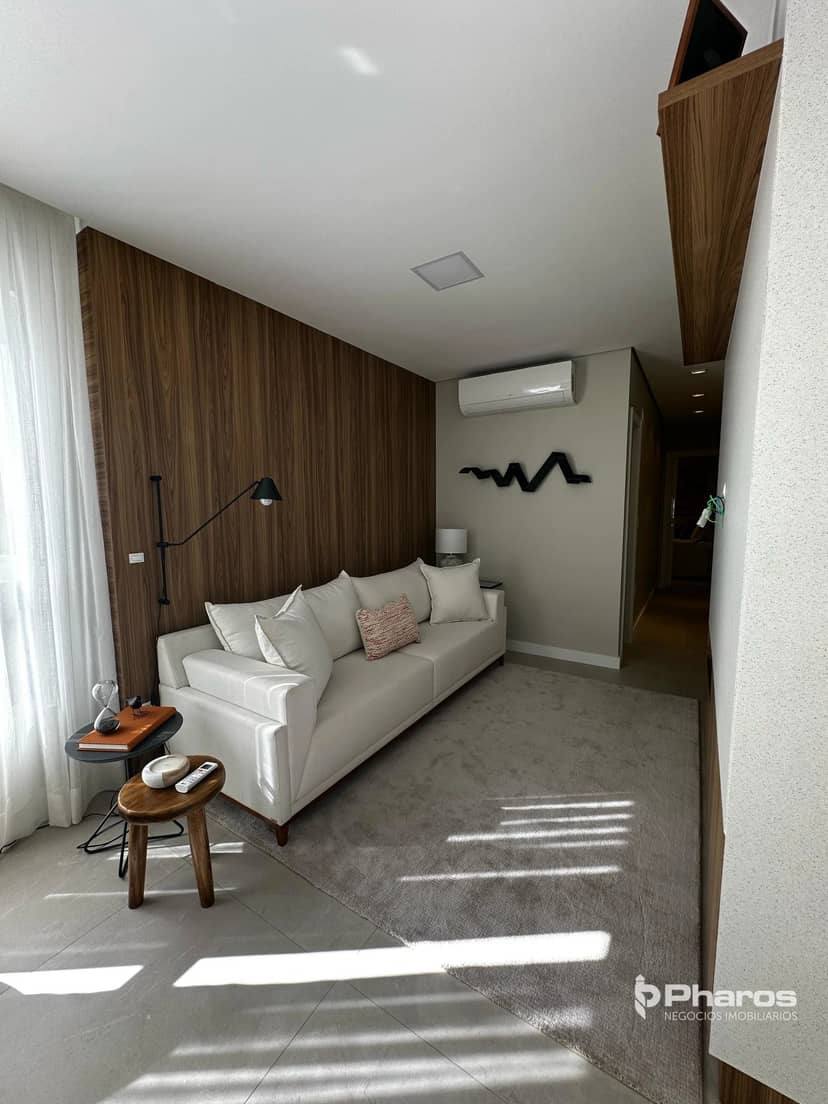 Apartamento com 2 Suítes e 2 Vagas Próximo à Praia Central | Edifício Granada - Foto 3