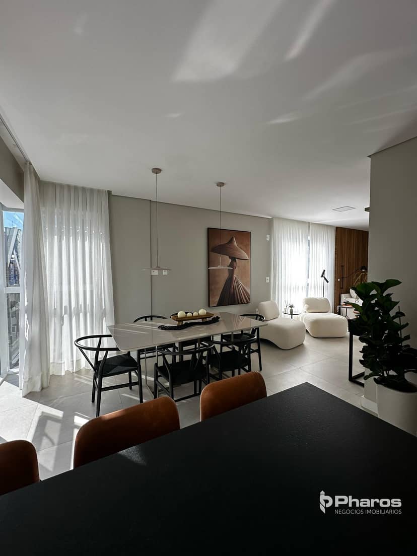 Apartamento com 2 Suítes e 2 Vagas Próximo à Praia Central | Edifício Granada - Foto 4