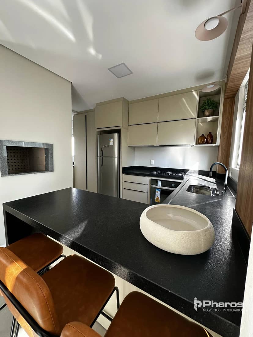 Apartamento com 2 Suítes e 2 Vagas Próximo à Praia Central | Edifício Granada - Foto 7