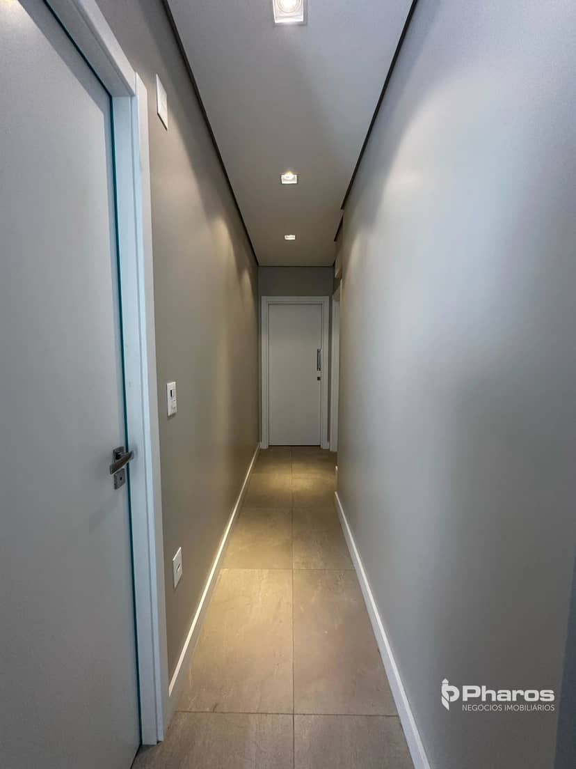 Apartamento com 2 Suítes e 2 Vagas Próximo à Praia Central | Edifício Granada - Foto 8