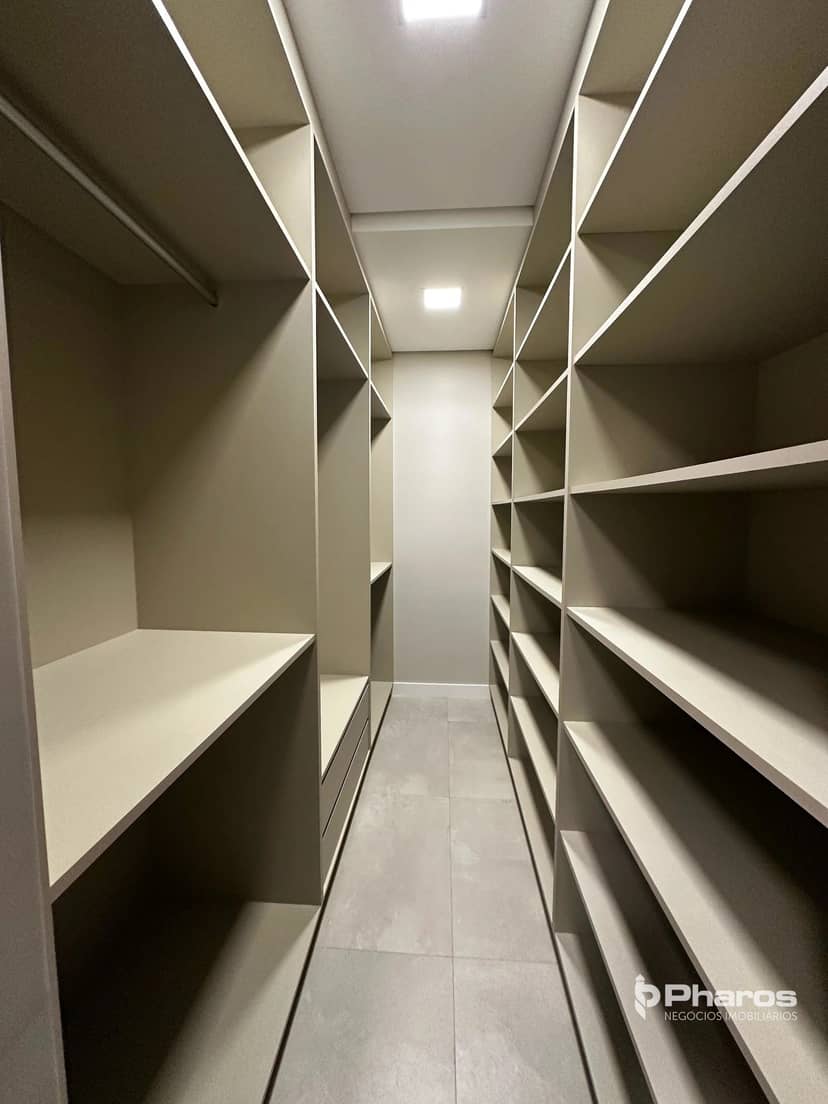 Apartamento com 2 Suítes e 2 Vagas Próximo à Praia Central | Edifício Granada - Foto 16