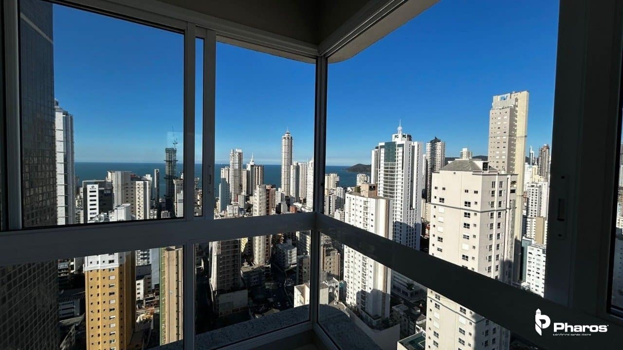 Apartamento com 3 Suítes e 3 Vagas de Garagem | Biarritz Residence