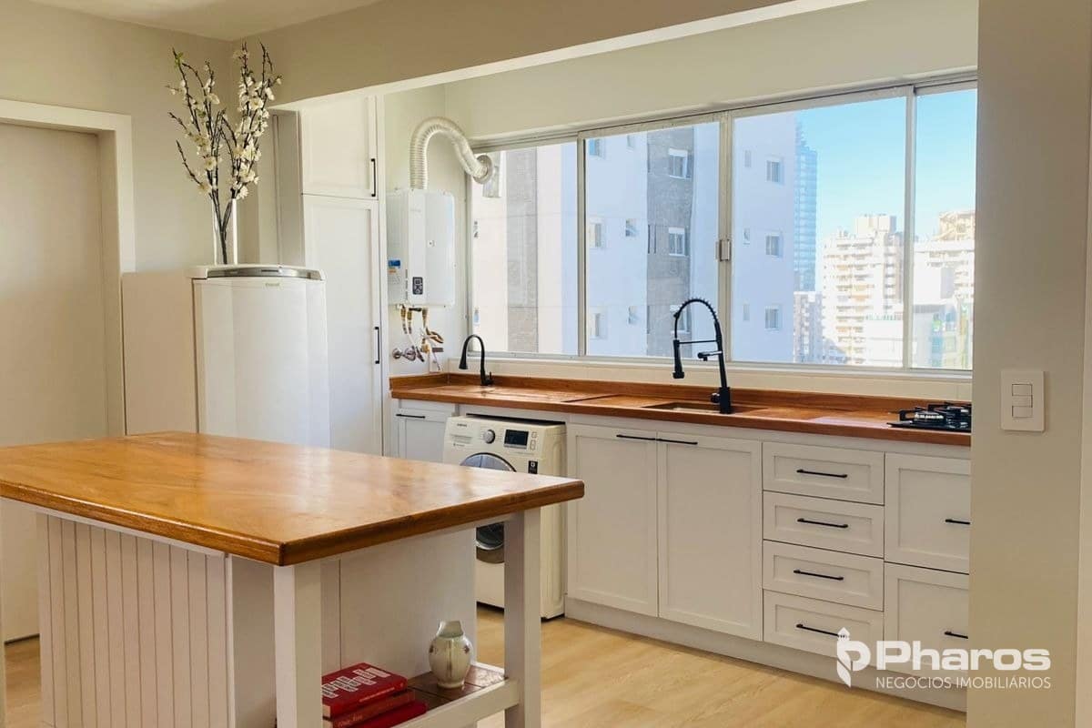 Apartamento com 2 Suítes + 2 Dormitórios no Centro de Balneário Camboriú | Edifício Central - imagem 1