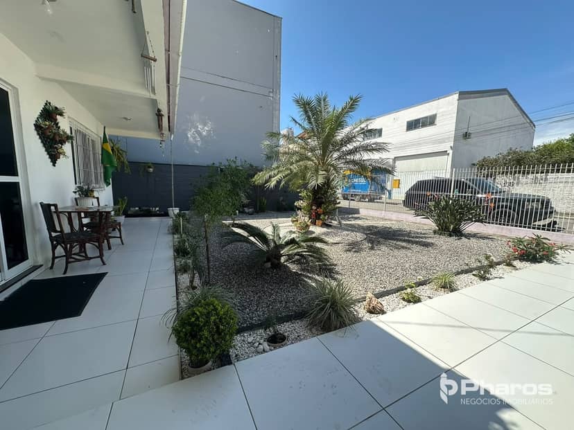 Casa com Amplo Terreno e 3 Dormitórios no Jardim Praia Mar em Itapema - Foto 3