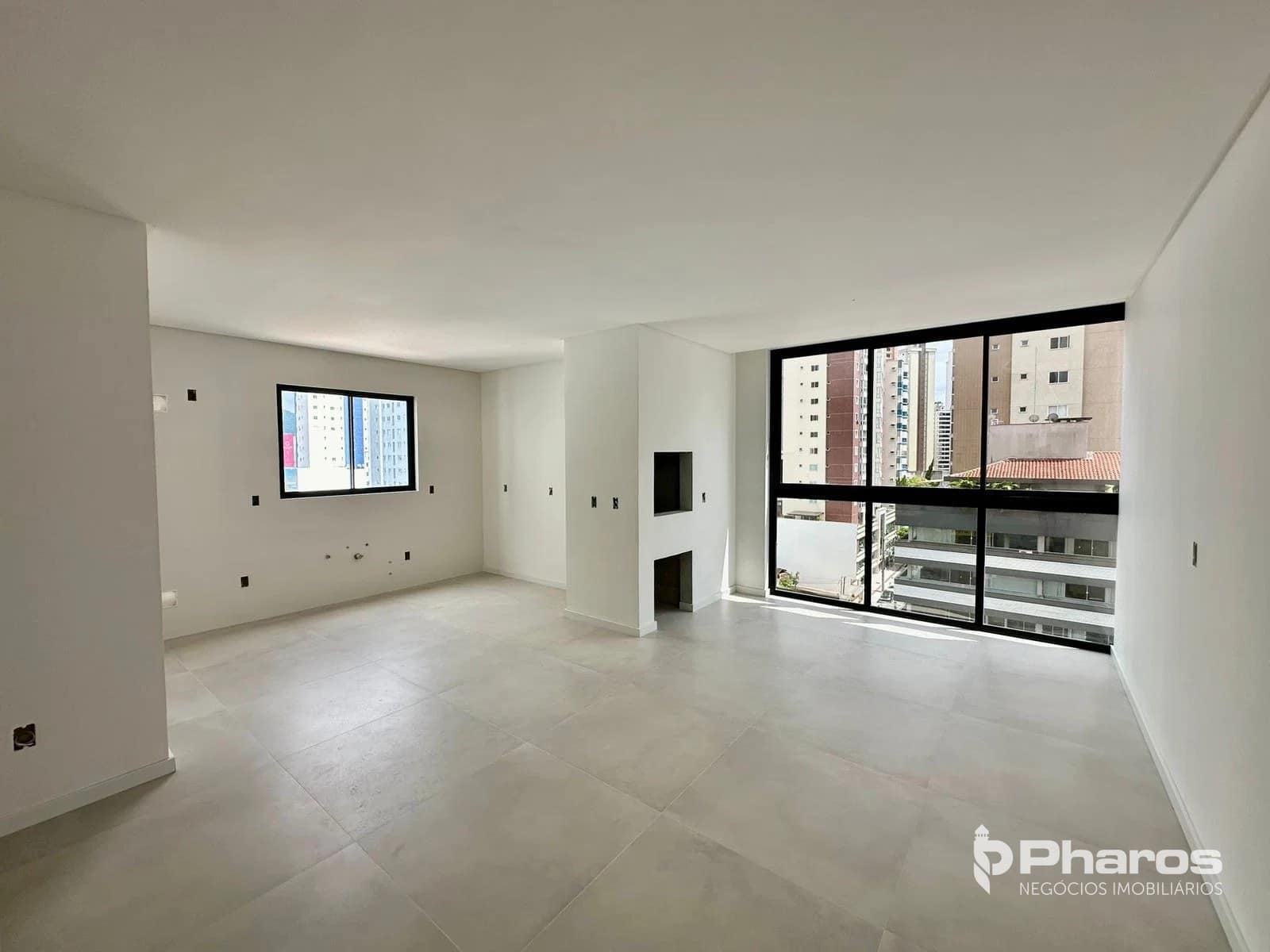 Apartamento com 4 Suítes no Centro de Balneário Camboriú | Farol de Valença