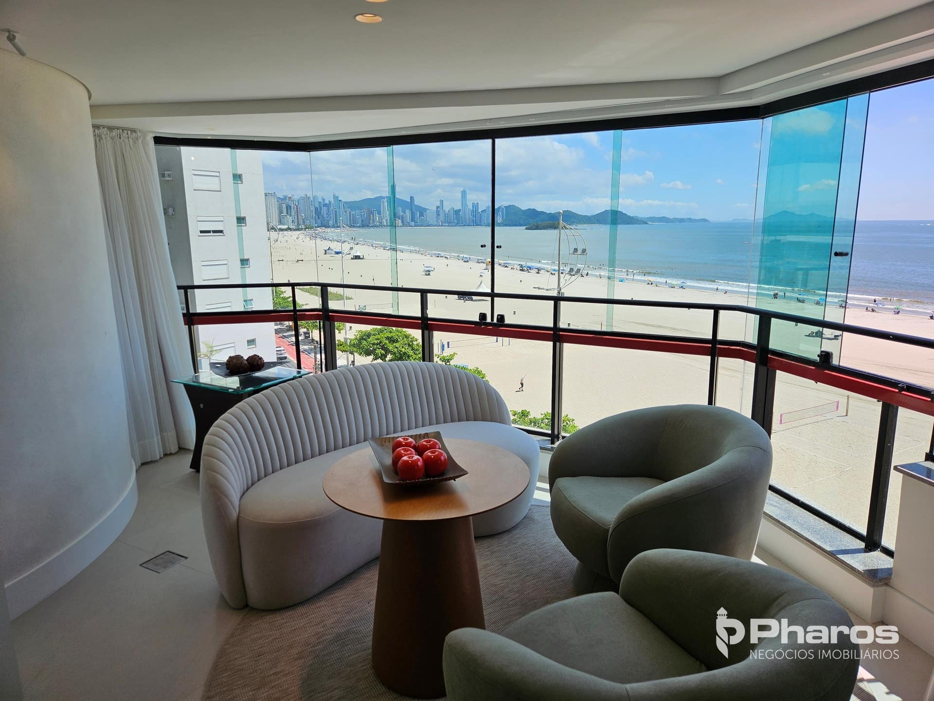 Apartamento Frente Mar com 3 Suítes e 2 Vagas na Barra Sul | Edifício Cidade Firenze