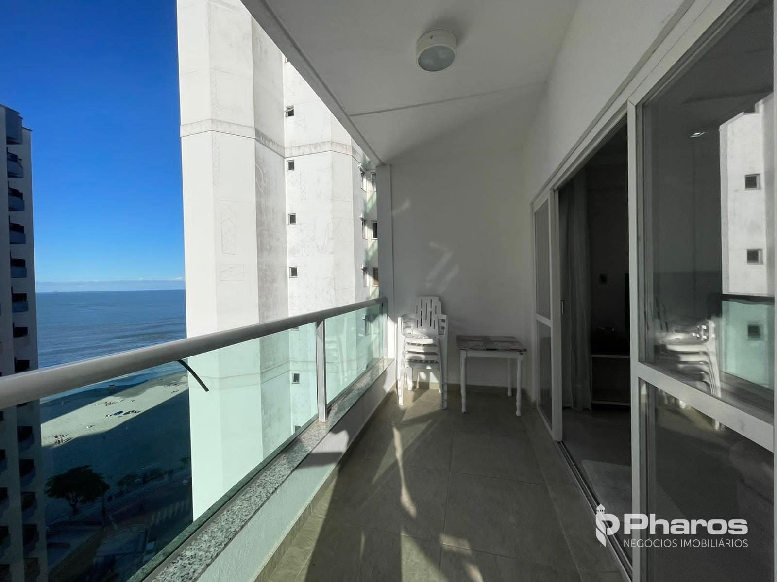Apartamento Mobiliado com Vista Mar e 2 Dormitórios | Edifício Paris