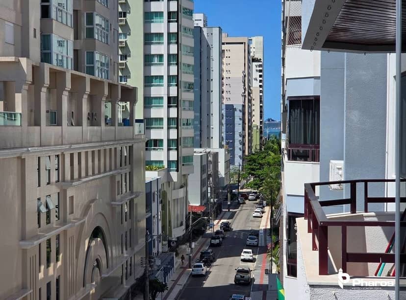 Apartamento Mobiliado com 3 Quartos em Rua Reta ao mar no Centro de Balneário Camboriú | Edifício Caiobá - Foto 1