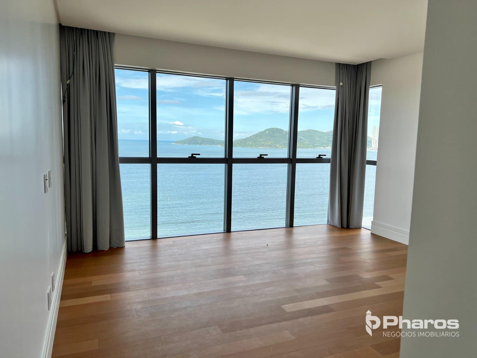 Apartamento Frente Mar com 4 Suítes | Ed. Splendido