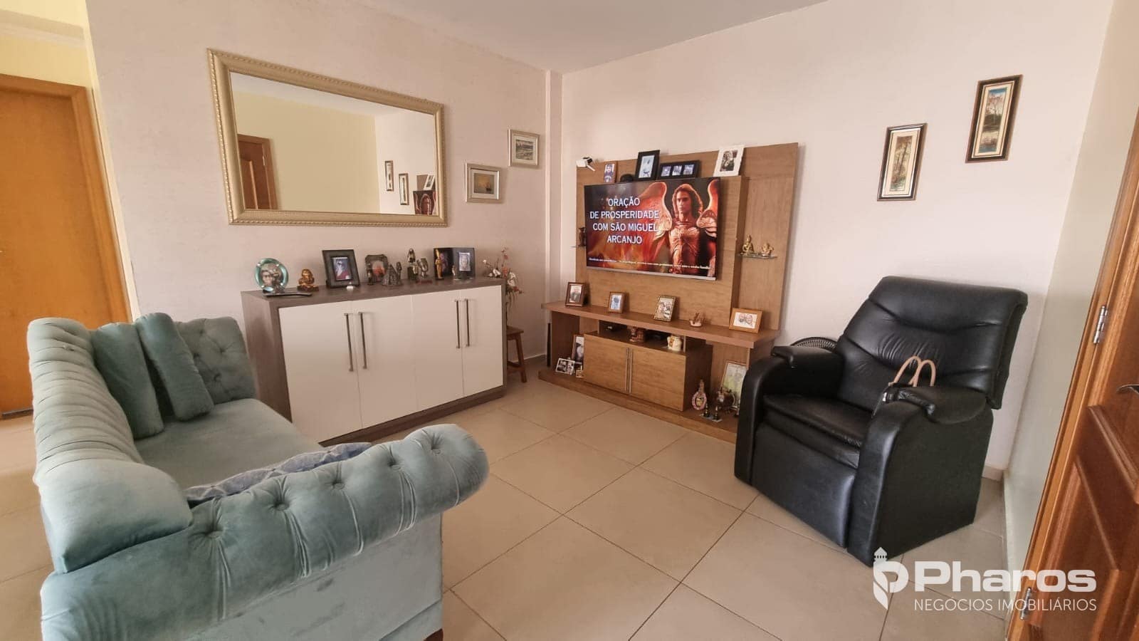 Apartamento Mobiliado com 2 Dormitórios no Bairro Nações | Cond. Mar Vermelho