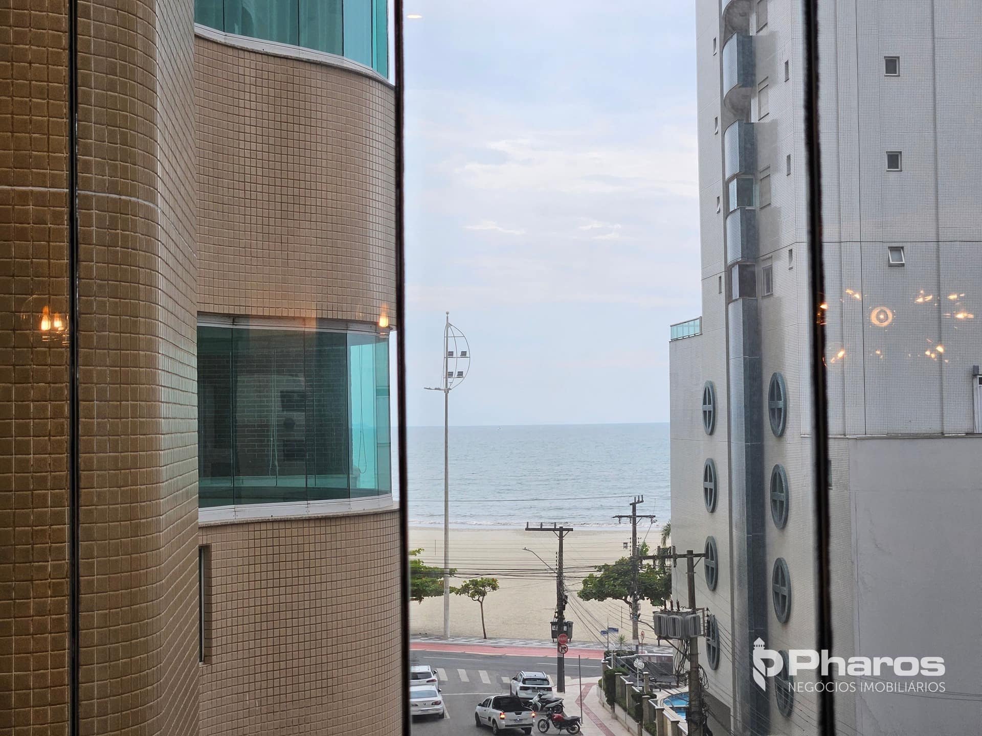 Apartamento Mobiliado Quadra Mar com 3 Dormitórios na Barra Sul | Residencial Piazza di Spagna