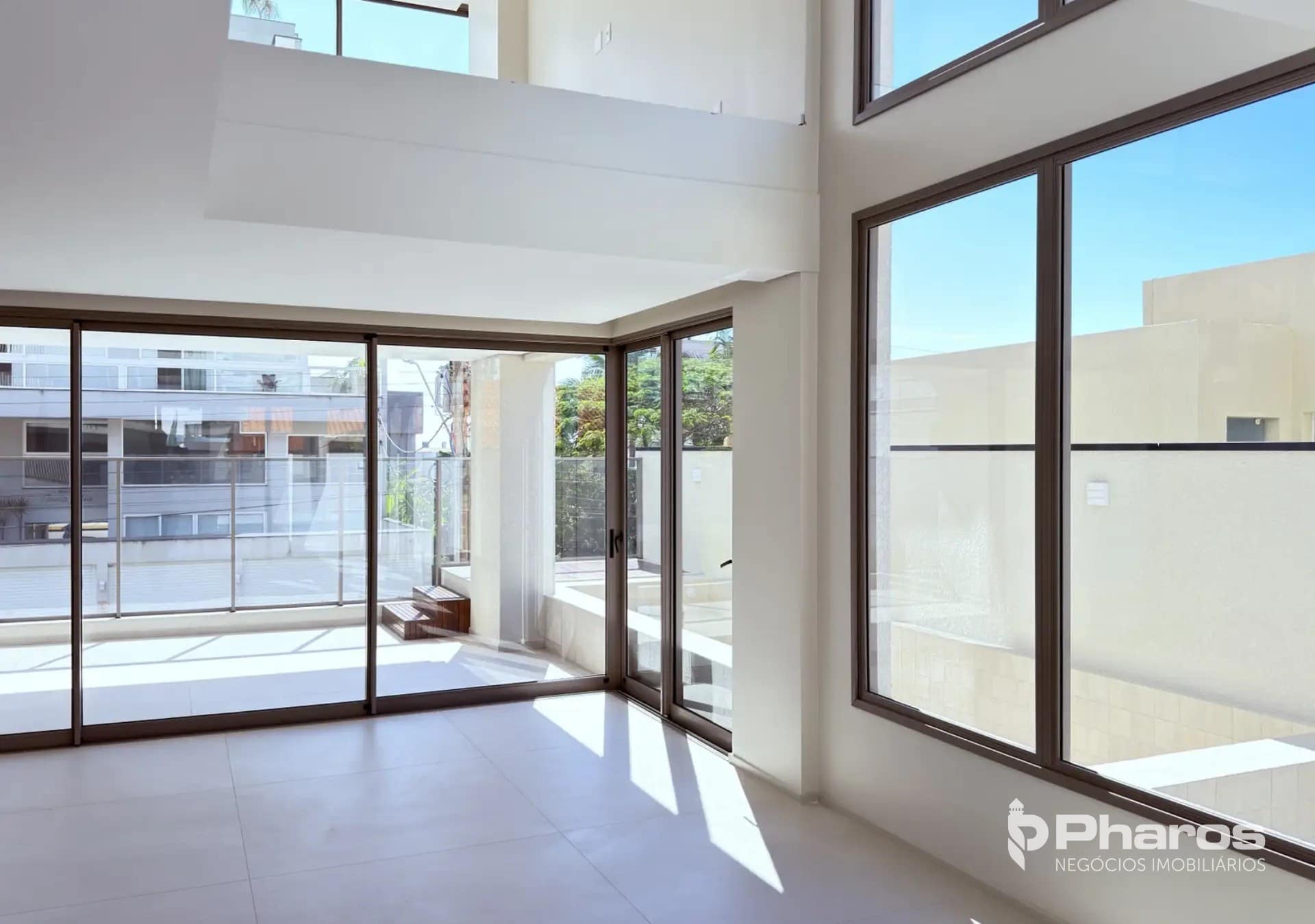 Diferenciado Duplex com 3 Suítes e Piscina Privativa na Praia Brava em Itajaí | In Exclusive Home