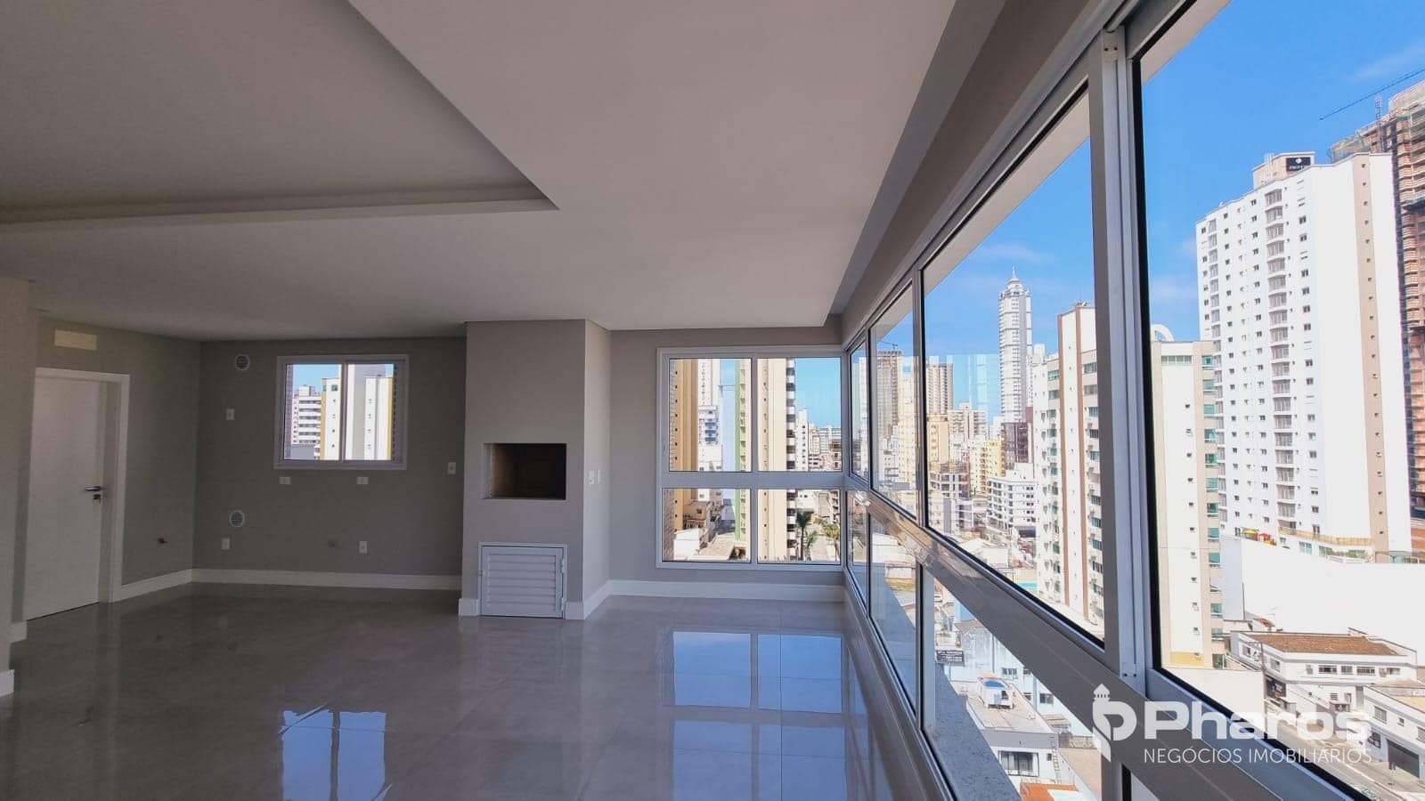 Apartamento com 3 Suítes e 2 Vagas no Centro de Balneário Camboriú | Biarritz Residence - imagem 1
