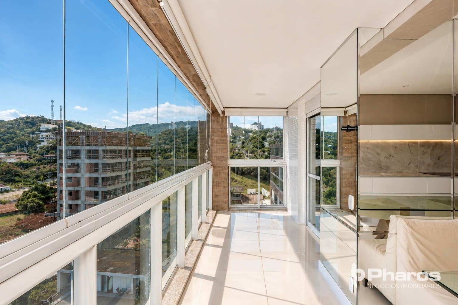 Apartamento com Vista para o Mar e 3 Suítes na Praia Brava em Itajaí | Amores da Brava Club House