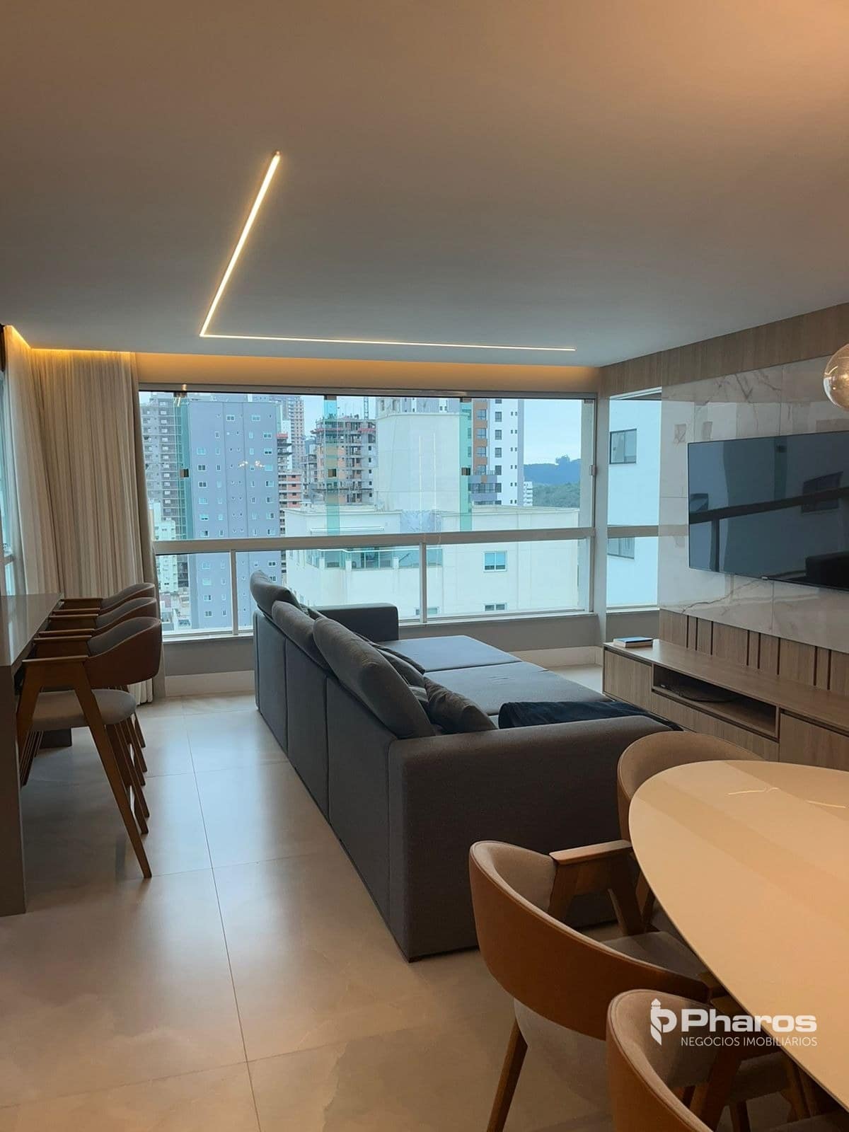 Apartamento Mobiliado com 3 Suítes e 2 Vagas no Centro de Balneário Camboriú | Edifício Maria Valentina