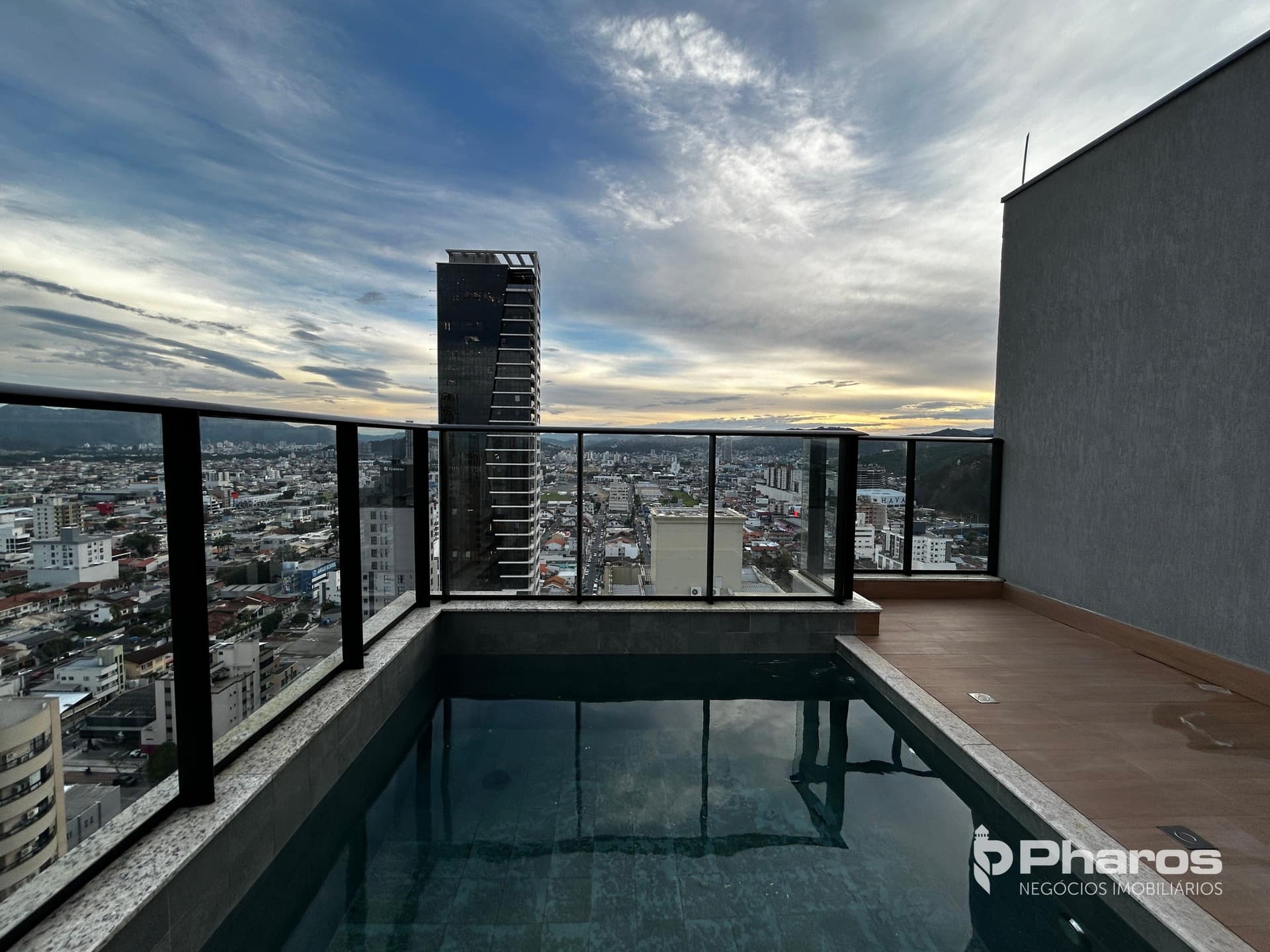 Cobertura Duplex com 4 Suítes e Piscina Privativa | Ilhas Fiji Residence