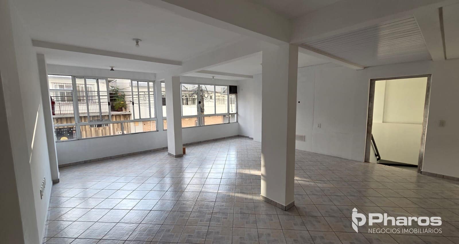 Sala Comercial com Excelente Localização no Centro de Balneário Camboriú | Ed. Gilmara Tome Bagnara