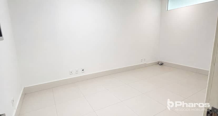Sala Comercial Quadra Mar com Vaga Privativa em Balneário Camboriú | Edifício Petrópolis - Foto 1
